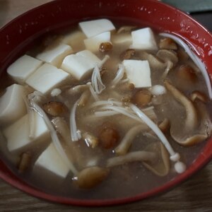 「豆腐」とえのきとなめこの味噌汁